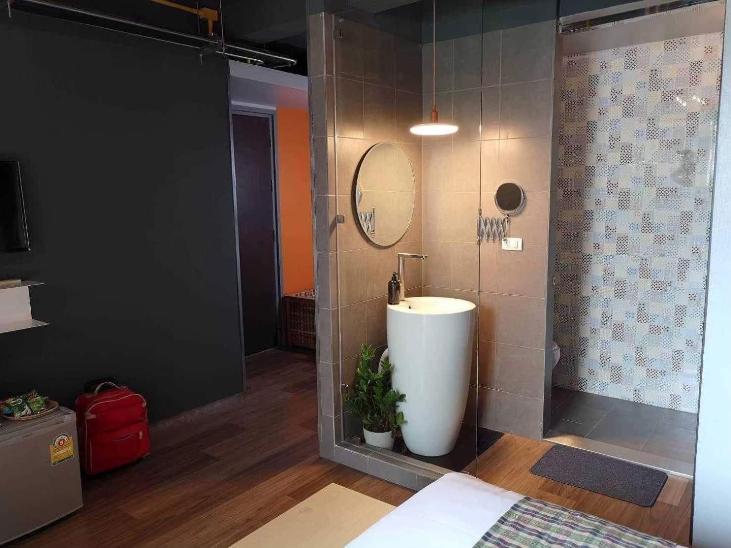 Whereder Poshtel Udon Thani Exterior foto